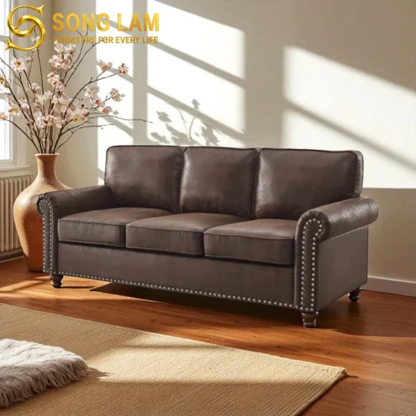 Sofa Băng Da Bò Ý Chân Đinh Chester SIH01126 1 Sofa Băng Da Bò Ý Chân Đinh Chester SIH01126 góc nghiêng làm nổi bật đường nét thiết kế phù hợp sofa may đo cho nhà phố và căn hộ